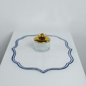 Base de pano com bordados azul