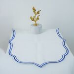 Caminho de mesa com bordados azul