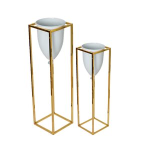 Vaso Branco Com Pé Dourado